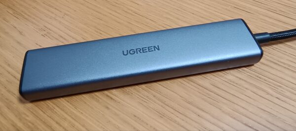 UGREEN USBハブ