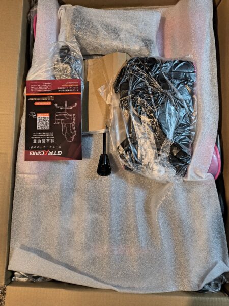 GTRacingのダンボールを開く