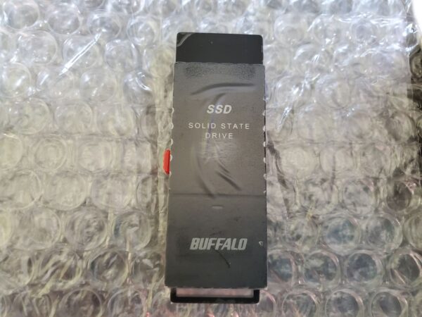 バッファローのSSD(SSD-PUT1.0U3-B/N)の本体