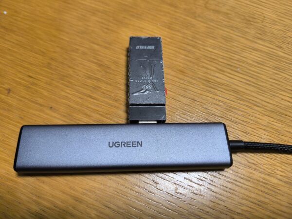 バッファローのSSD(SSD-PUT1.0U3-B/N)をUSBハブに挿して使う
