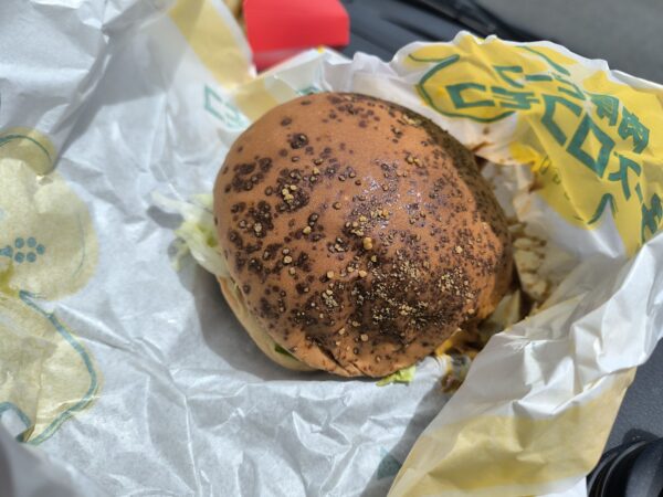 肉厚ビーフチーズロコモコを上から確認
