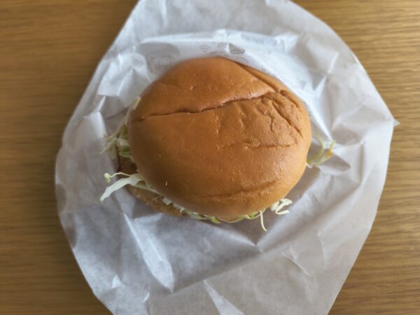 ガーリックトマトのとり竜田バーガー上から確認