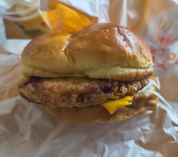 チーズチキンタツタを横から確認