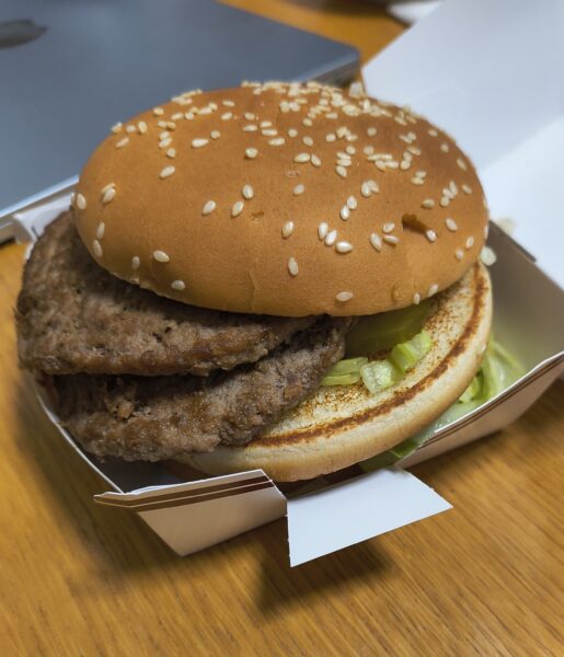 倍ビッグマックを横から確認
