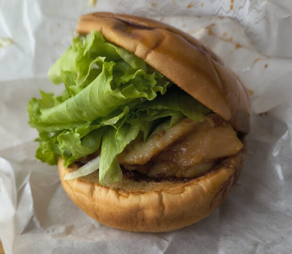 テリヤキチキンバーガーを横から確認