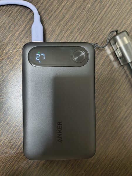 Anker Power Bank(10000mAh)の本体を充電