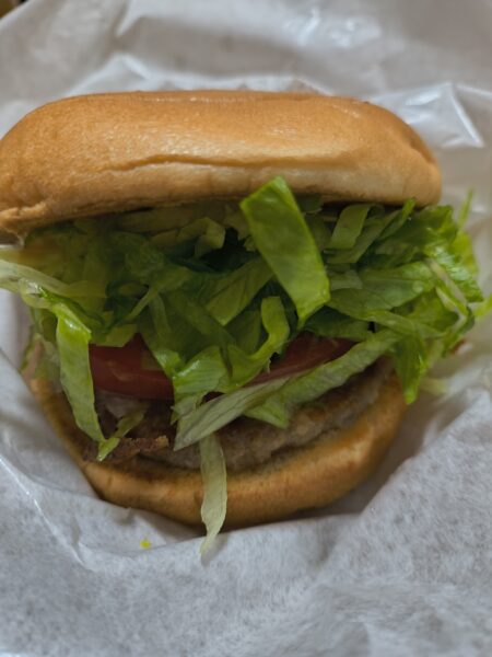 モス野菜バーガーを横から確認